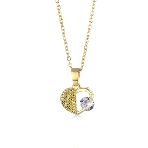 Collier cœur doré minimaliste avec une texture perlée et une pierre de zircon brillant