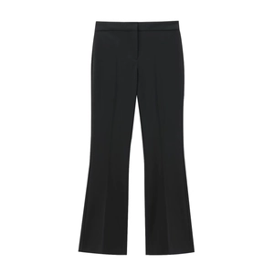 Détails du pantalon évasé noir à taille haute montrant le tissu de qualité et la coupe chic