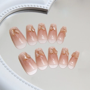 Roséfarbene Gradient-Nagelspitzen mit Cat-Eye-Effekt und 3D-Bernstein-Schmetterling