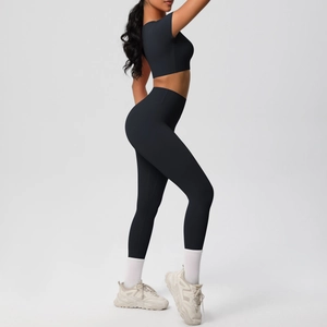 Détails du pack sport noir en nylon brossé avec coutures plates et texture premium