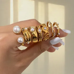 Set of 7 gold-toned stainless steel rings with elegant white pearls and zircons