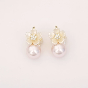 Elegant shell flower pearl earrings with champagne petals and gold finish for women