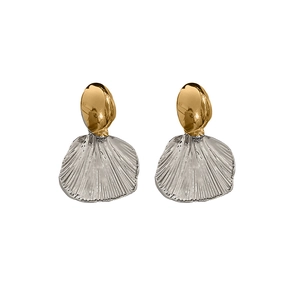 Boucles d'oreilles ovales bicolores en métal doré et argenté avec texture coquillage