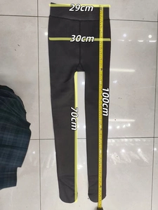 Μαύρο ισοθερμικό κολάν με επένδυση fleece, μετρήσεις μεγέθους και σχέδιο με πατούσα