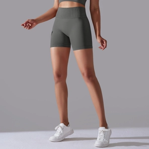 Gros plan sur le short de sport sans couture à taille haute en tissu de compression
