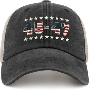 Détail de la casquette trucker grise avec broderie drapeau 45-47 et filet crème