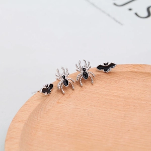 Set di orecchini di Halloween con ragno e pipistrello in smalto nero su lega d'argento