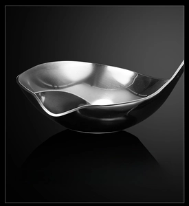 Detail of 304 stainless steel fat skimmer spoon featuring dual-layer oil separator spout