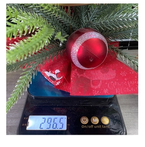 Detailed view of small Christmas candle holder weight measured on a digital scale