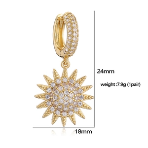 Orecchini a girasole in rame dorato con zirconi e dimensioni dettagliate di 24 mm