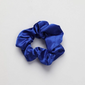 Navy blue silk scrunchie with a glossy finish from the sleep set collection