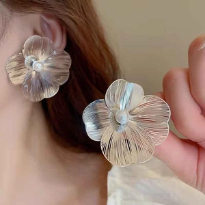 French Vintage Flower Stud Earrings Alloy Metal Large Floral Design With Artificial Pearl Center For Women Party Fashion