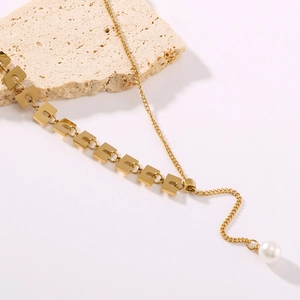 Asymmetric 18k gold plated titanium necklace with hollow square links and pearl pendant