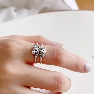 Minimalist 925 sterling silver open ring featuring vintage-style twin bear designs