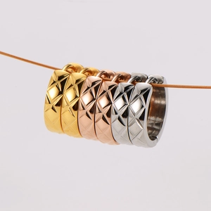 Edelstahl-Creolen mit Rautenmuster in Gold, Roségold und Silber Sets für Damen