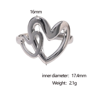 Detailed view of silver heart ring showing inner diameter 17.4mm and weight 2.1g