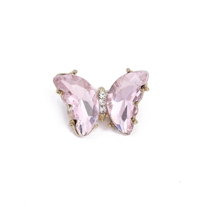 Elegante spilla a farfalla dorata con ali di cristallo rosa e brillanti strass