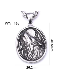 Vue détaillée montrant les dimensions et le poids du pendentif loup viking argenté
