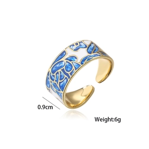 Elegant gold-plated open ring with blue and white enamel floral pattern in 0.9cm width