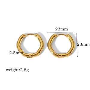 Détail des boucles d'oreilles hexagonales dorées 23mm avec spécifications de taille