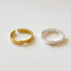 Minimalist S925 sterling silver open ring with irregular hammer texture in gold and silver