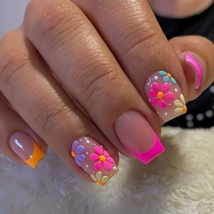 24 Pièces Faux Ongles French Arc-en-ciel Avec Motif Fleurs en Relief 3D à Pois Ongles Courts Carrés Pour Femmes Décoration