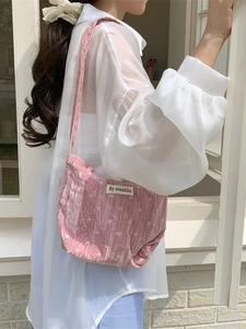 Borsa a tracolla in velluto rosa con motivi a cuore e grande capacità spaziosa