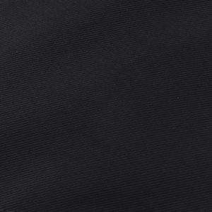 Dettaglio della trama in tessuto twill nero del cappello da sole a tesa larga da donna