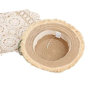 Cappello da sole in rafia a cima piatta beige con tesa a frange e fascia interna