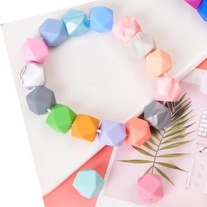 Bracciale da dentizione colorato in perle di silicone ottagonali da 17 mm su fondo pastello