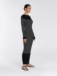 Elegant long sleeve crew neck striped dress in slim fit ribbed knit material