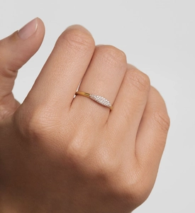Macro shot of a hand wearing a 925 silver gold-plated ring with pavé diamond shuttle design