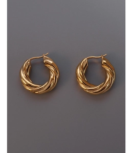 Close-up of 18K gold plated hoop earrings featuring a luxury twisted rope texture design