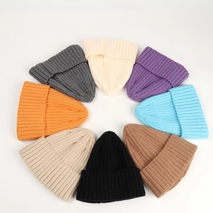 Berretti in maglia a coste spesse in otto colori versatili per calore e stile invernali