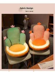 Détails du coussin de chaise cactus en peluche avec texture douce et couleurs vives