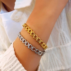 Elegant gold and silver heart link bracelet for women made of durable stainless steel