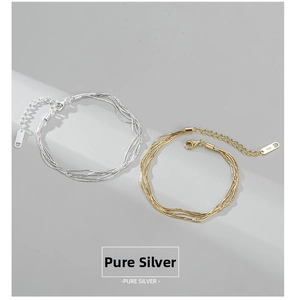 Detail der S925 Sterlingsilber mehrreihigen Schlangenketten-Armbänder mit Karabinerverschluss