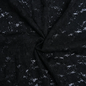 Gros plan sur la texture de dentelle noire transparente et les motifs floraux fins