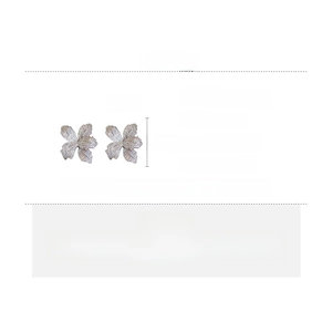 Sparkling floral stud earrings detail showing 3.1cm size and copper zircon materials