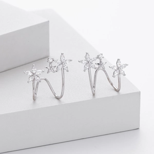 Polsino per orecchio in argento S925 con elegante design di fiori e stelle in zircone
