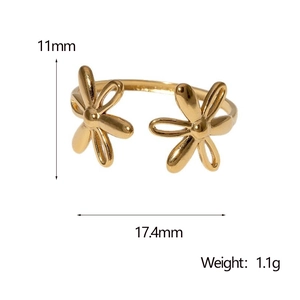 Détails des dimensions de la bague marguerite avec hauteur 11mm et largeur 17,4mm sur fond blanc