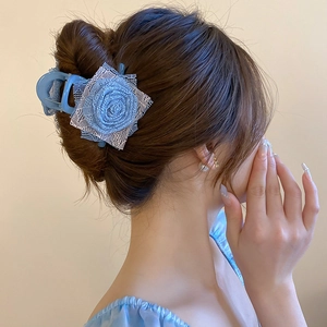 Elegante pinza per capelli a rosa in pizzo blu scuro per acconciature da donna raffinate