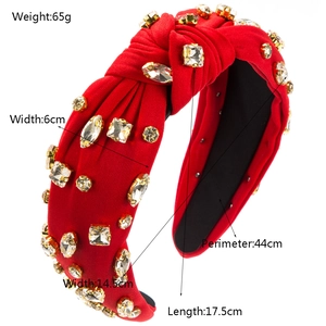 Serre-tête noué rouge étincelant avec cristaux et texture en tissu tricoté