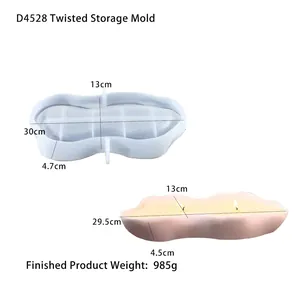 Détail du moule en silicone pour plateau torsadé avec dimensions et plateau en résine rose