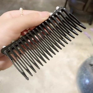Pettine per capelli nero antiscivolo con design multi-dente per acconciatura e fissaggio
