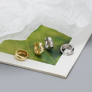 Detail showing high-polished S925 sterling silver hoop earrings with clear S925 engraving