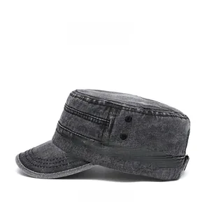 Vue latérale de la casquette plate gris délavé avec œillets et bordure contrastée