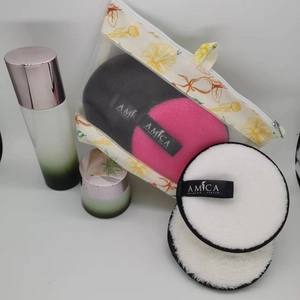 Microfiber cleansing pads in black and white with floral makeup bag set