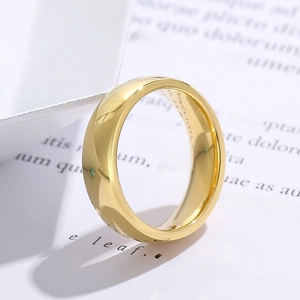 Bague anneau minimaliste 6mm en acier inoxydable doré avec finition miroir poli