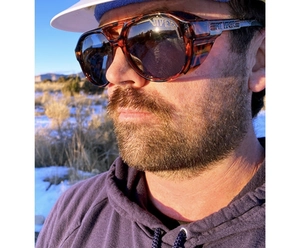 Men wearing polarized punk sports sunglasses with tortoise frame in snow outdoor scene